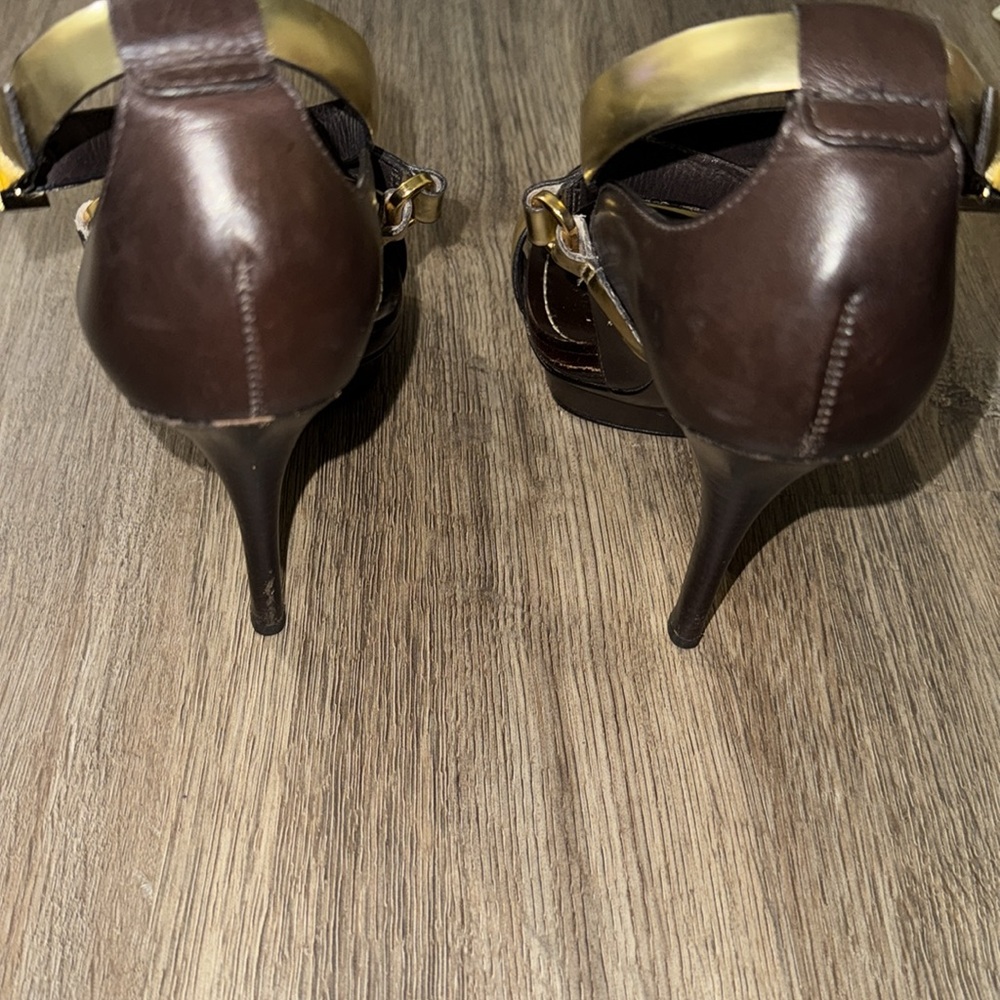 Tory Burch Brown and Gold Strappy Sandals size - 6.5M - Picture 4 of 9